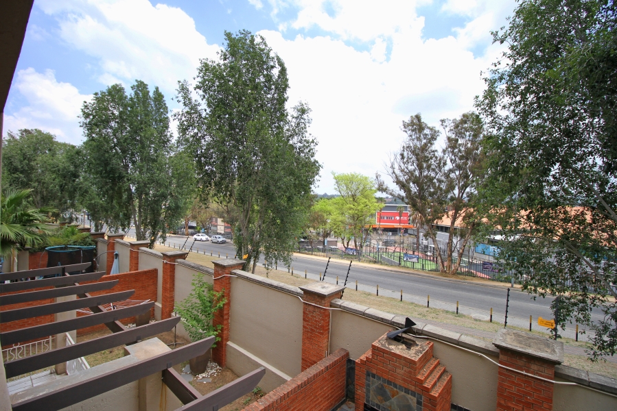 2 Bedroom Property for Sale in Sunninghill Gauteng