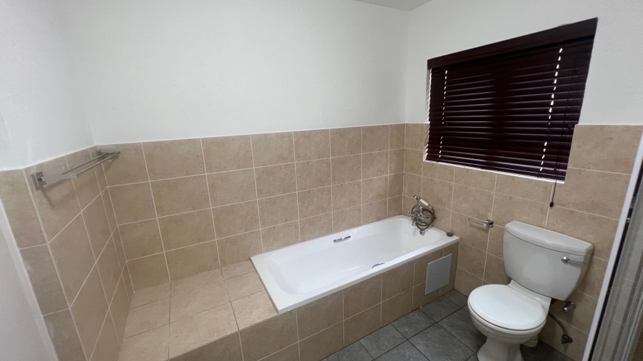 To Let 2 Bedroom Property for Rent in Broadacres Gauteng