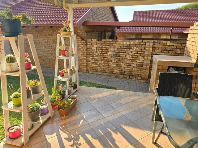 2 Bedroom Property for Sale in Magalieskruin Gauteng