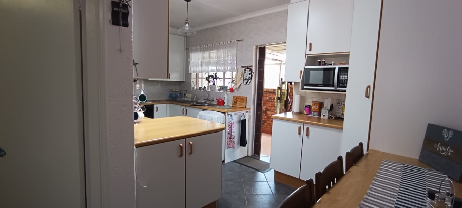 3 Bedroom Property for Sale in New Redruth Gauteng