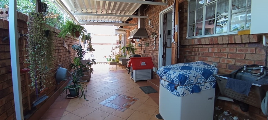 3 Bedroom Property for Sale in New Redruth Gauteng