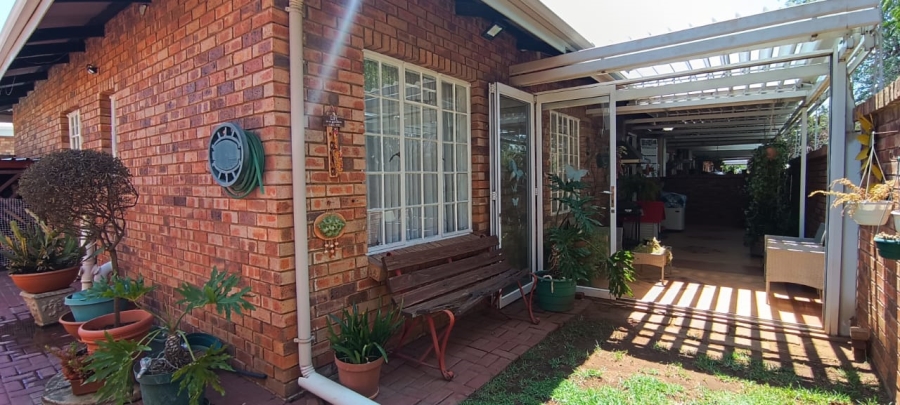 3 Bedroom Property for Sale in New Redruth Gauteng