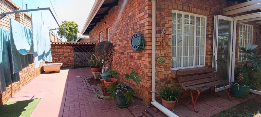 3 Bedroom Property for Sale in New Redruth Gauteng