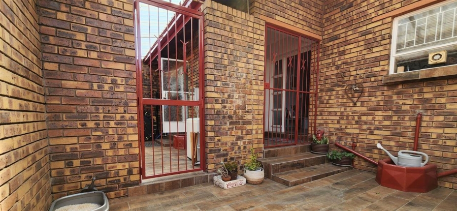 3 Bedroom Property for Sale in New Redruth Gauteng