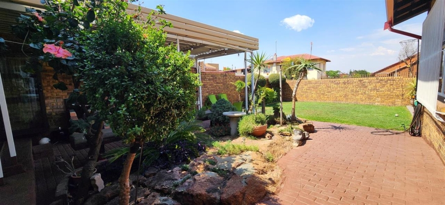 3 Bedroom Property for Sale in New Redruth Gauteng