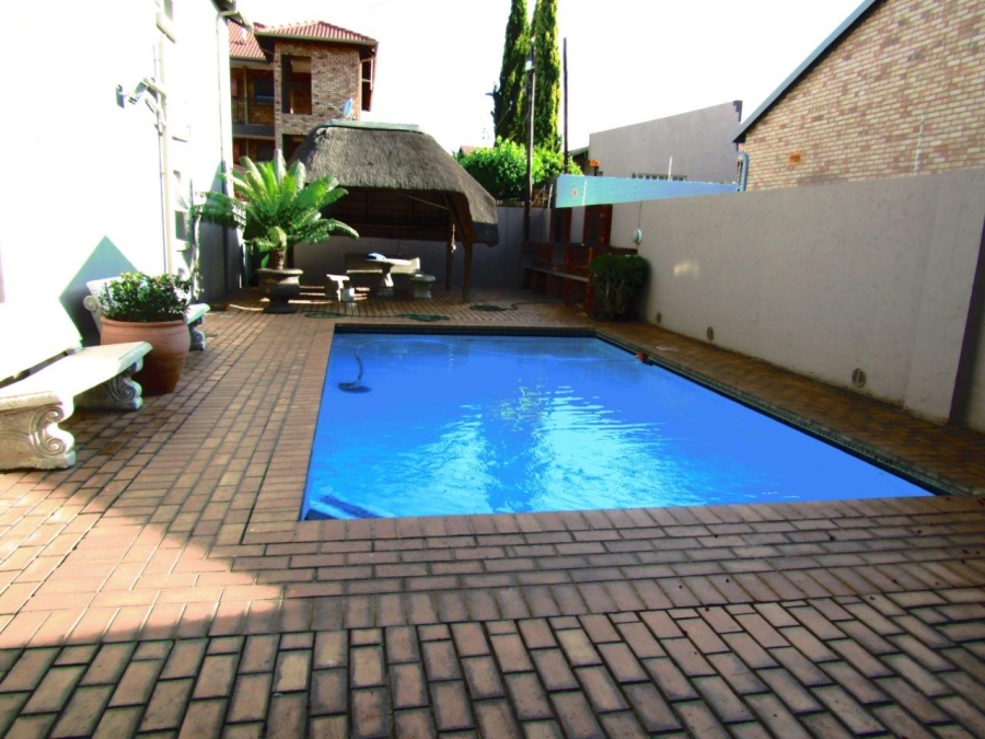 To Let 2 Bedroom Property for Rent in New Redruth Gauteng