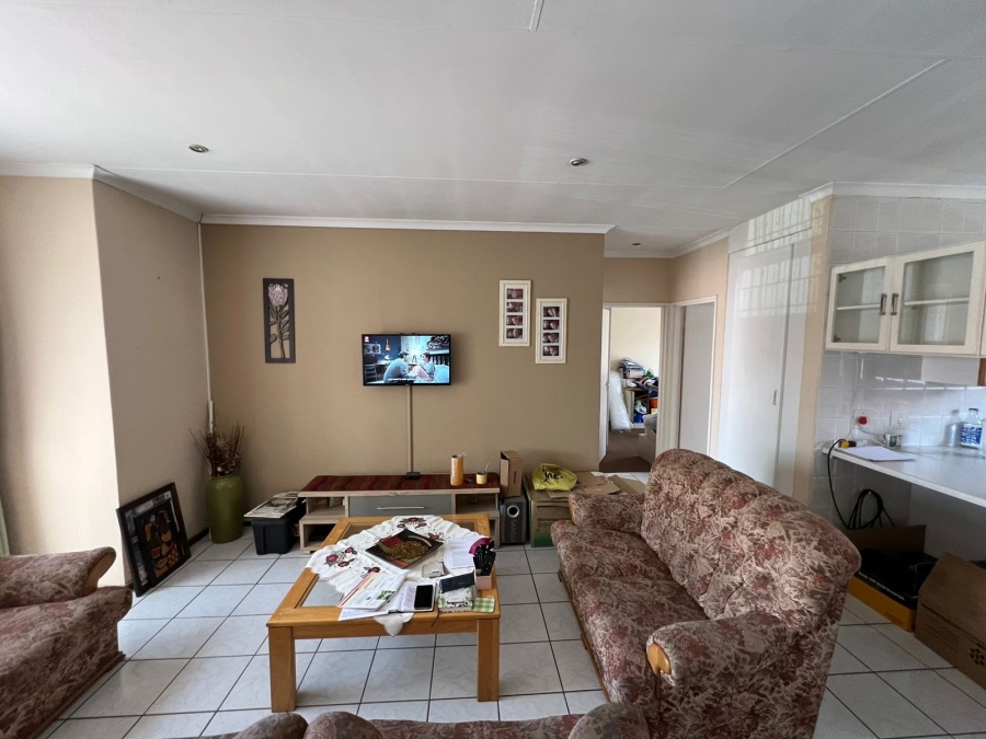 To Let 2 Bedroom Property for Rent in New Redruth Gauteng