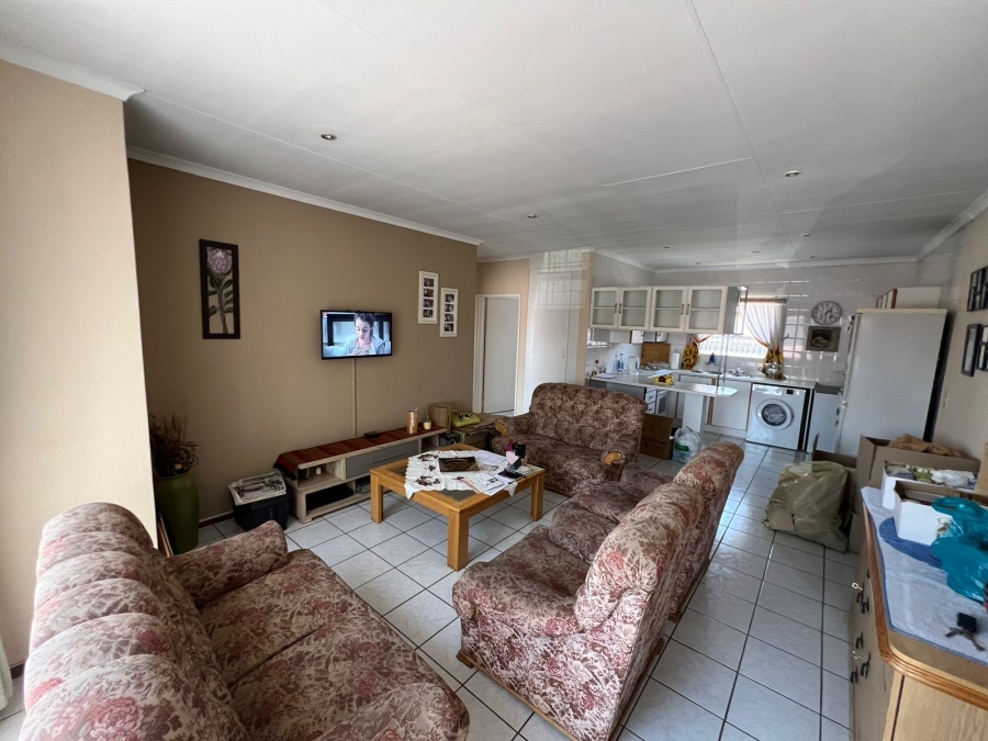 To Let 2 Bedroom Property for Rent in New Redruth Gauteng