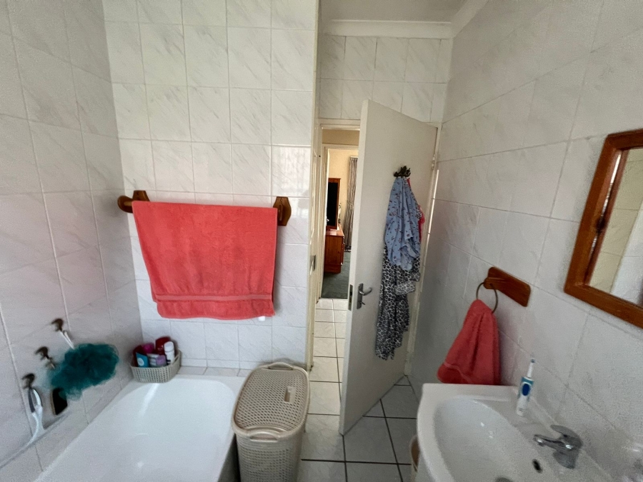 To Let 2 Bedroom Property for Rent in New Redruth Gauteng