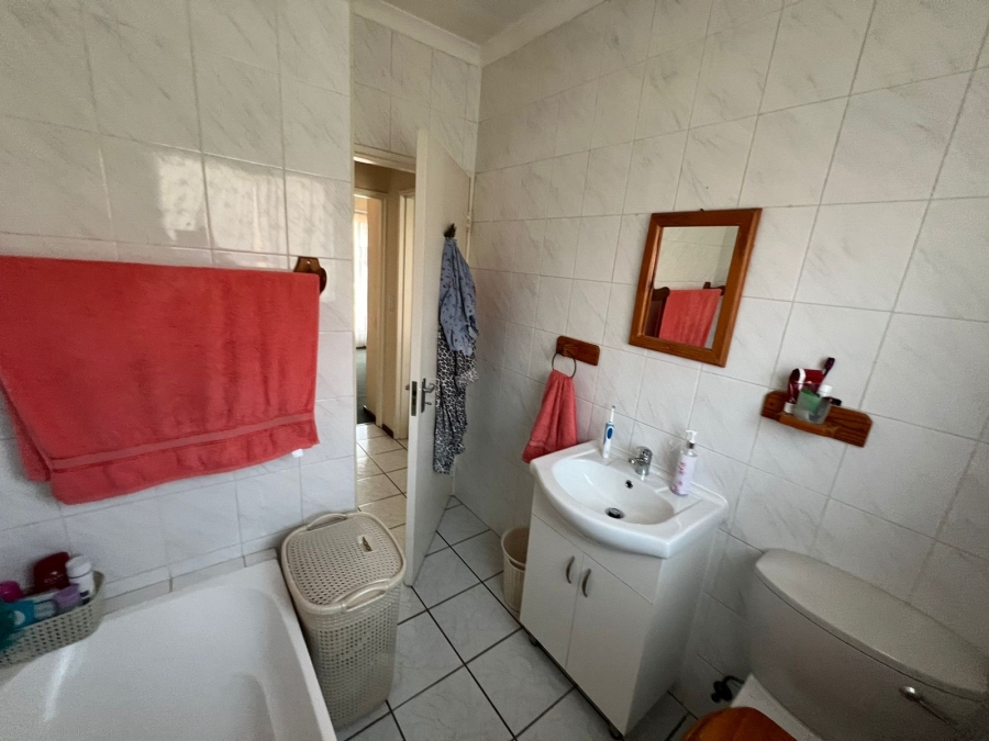 To Let 2 Bedroom Property for Rent in New Redruth Gauteng