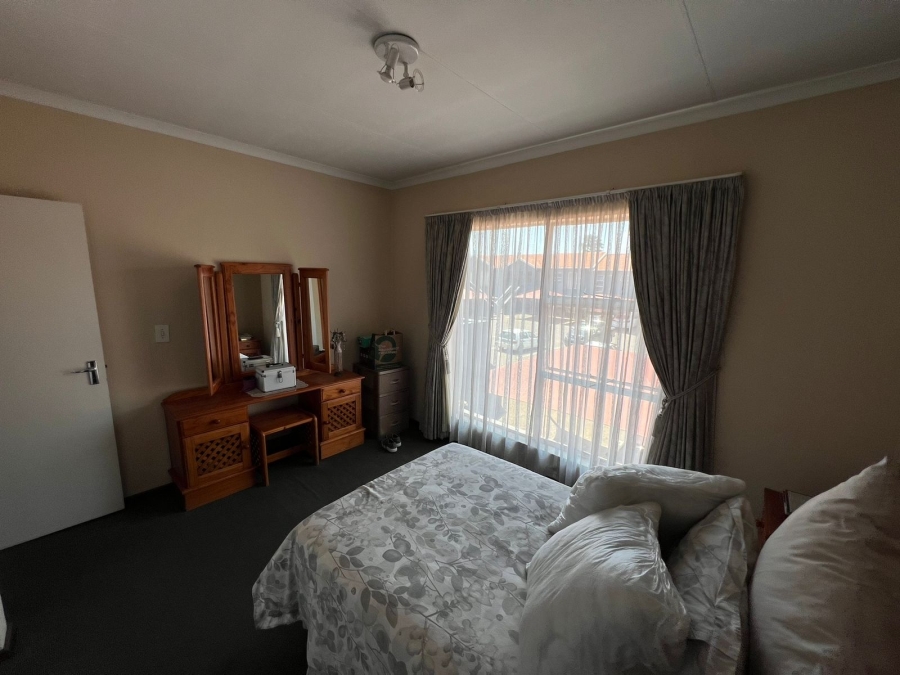 To Let 2 Bedroom Property for Rent in New Redruth Gauteng