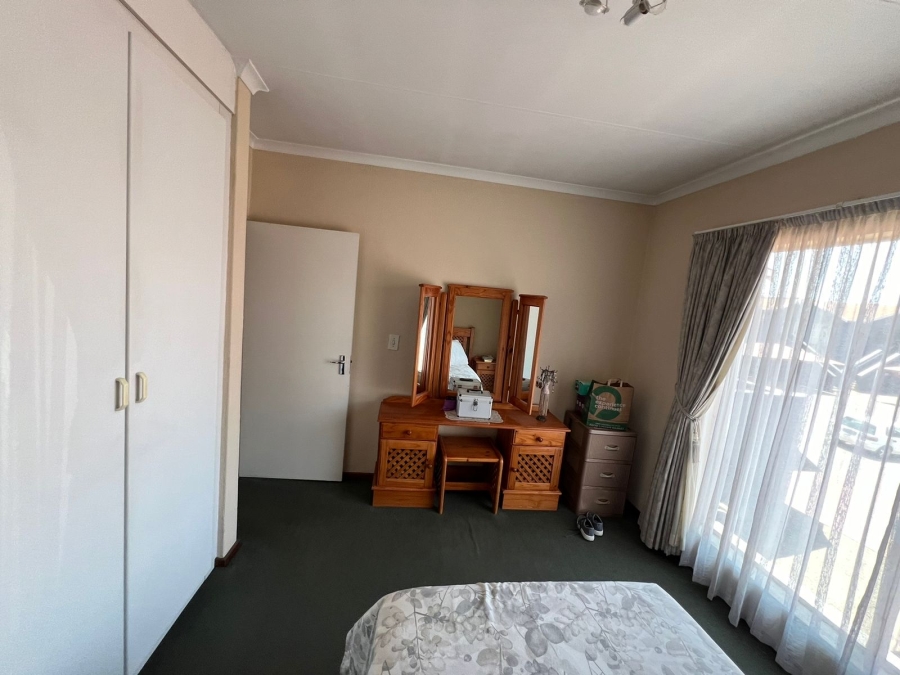 To Let 2 Bedroom Property for Rent in New Redruth Gauteng