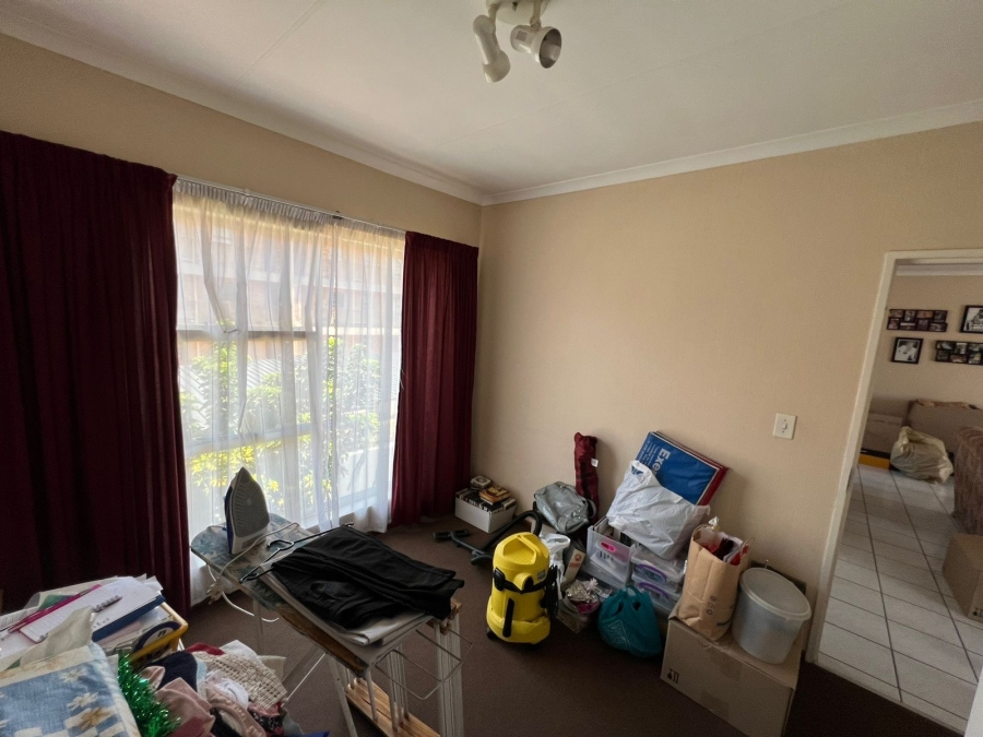 To Let 2 Bedroom Property for Rent in New Redruth Gauteng