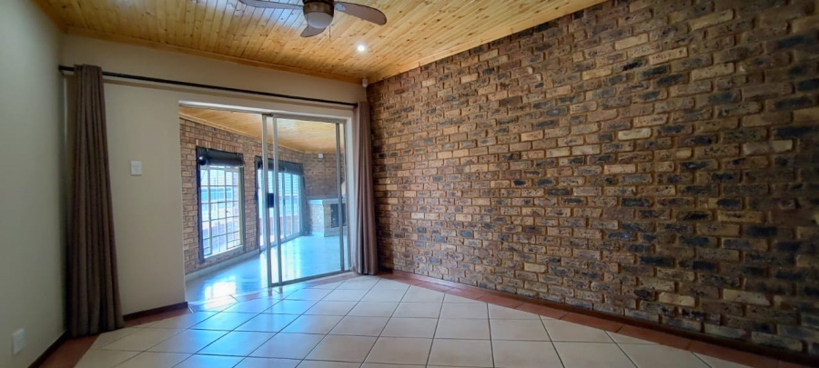 To Let 3 Bedroom Property for Rent in Rooihuiskraal Gauteng