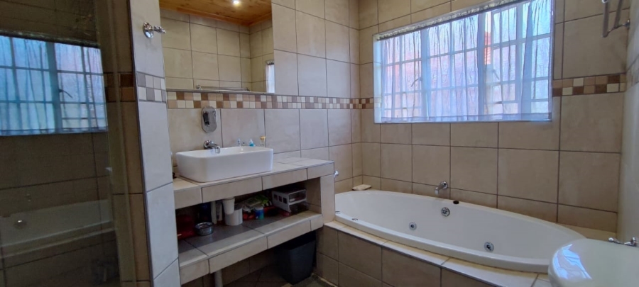 To Let 3 Bedroom Property for Rent in Rooihuiskraal Gauteng