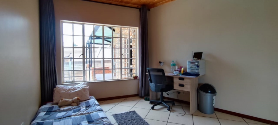 To Let 3 Bedroom Property for Rent in Rooihuiskraal Gauteng