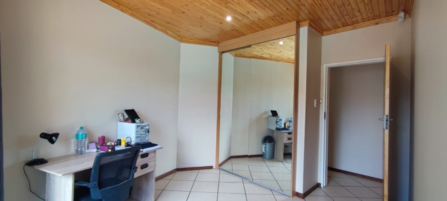 To Let 3 Bedroom Property for Rent in Rooihuiskraal Gauteng