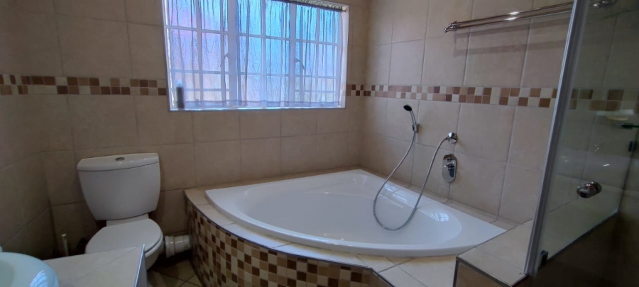 To Let 3 Bedroom Property for Rent in Rooihuiskraal Gauteng