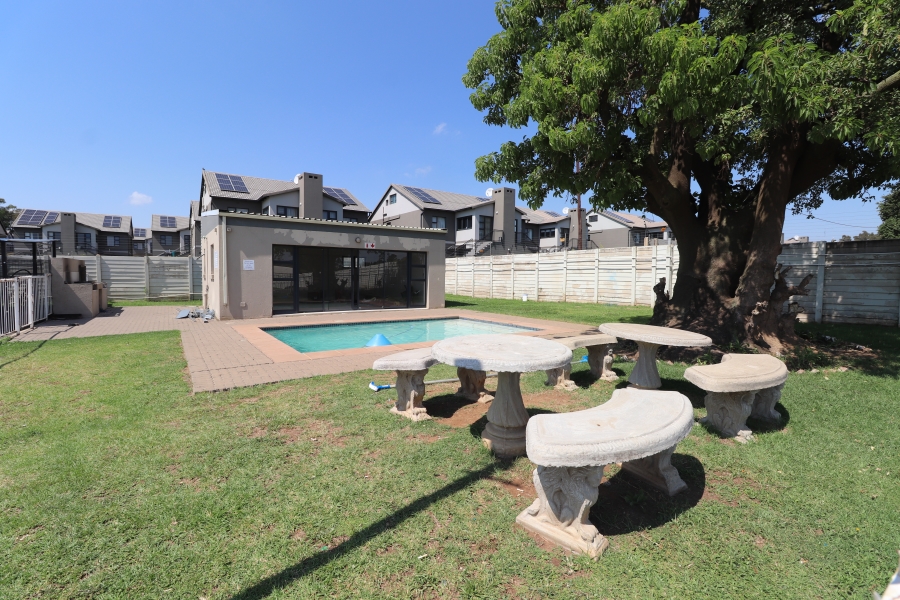 2 Bedroom Property for Sale in Norton Home Estate AH Gauteng