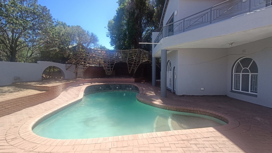 5 Bedroom Property for Sale in Mulbarton Gauteng