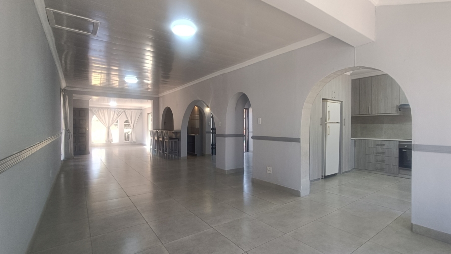 5 Bedroom Property for Sale in Mulbarton Gauteng