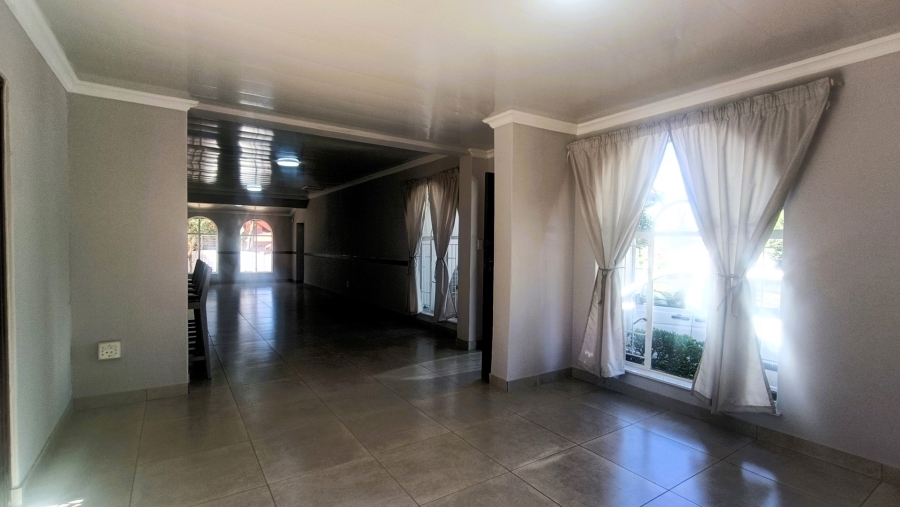 5 Bedroom Property for Sale in Mulbarton Gauteng