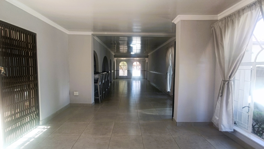 5 Bedroom Property for Sale in Mulbarton Gauteng