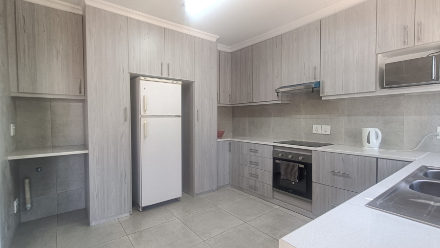 5 Bedroom Property for Sale in Mulbarton Gauteng