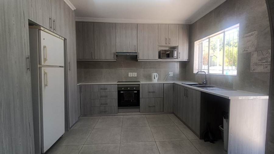 5 Bedroom Property for Sale in Mulbarton Gauteng