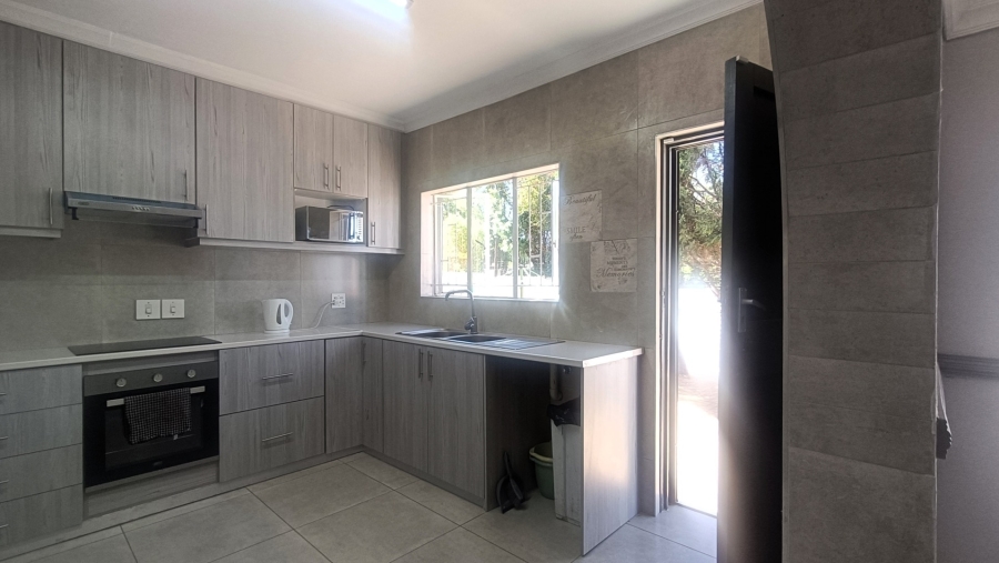 5 Bedroom Property for Sale in Mulbarton Gauteng