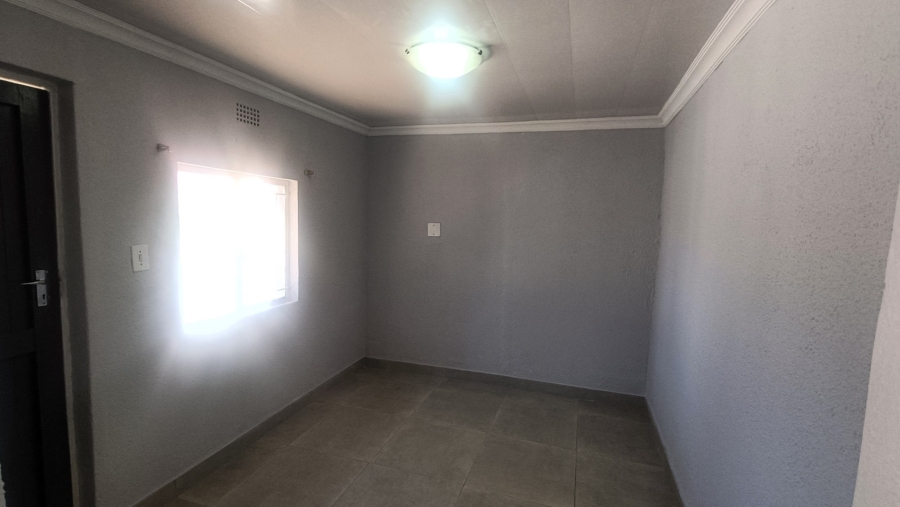 5 Bedroom Property for Sale in Mulbarton Gauteng