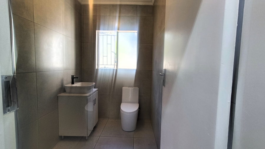 5 Bedroom Property for Sale in Mulbarton Gauteng