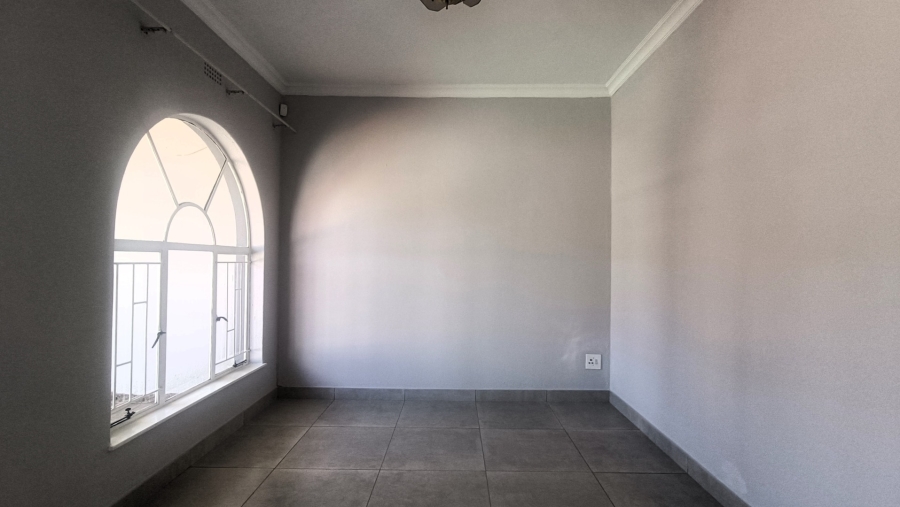 5 Bedroom Property for Sale in Mulbarton Gauteng