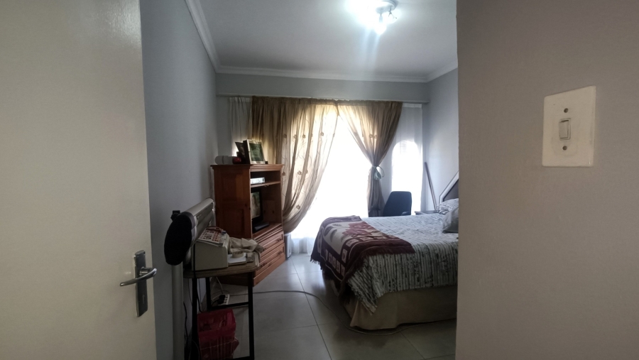 5 Bedroom Property for Sale in Mulbarton Gauteng