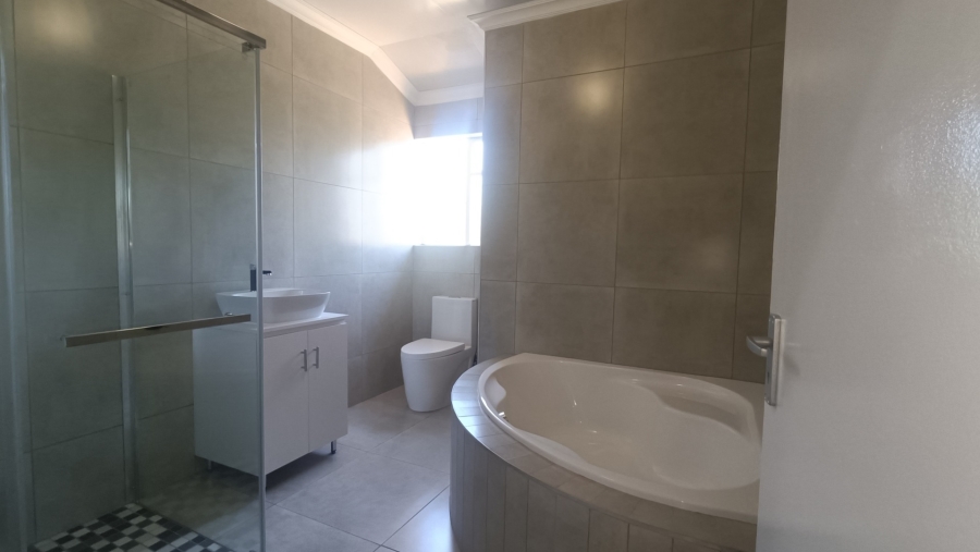 5 Bedroom Property for Sale in Mulbarton Gauteng