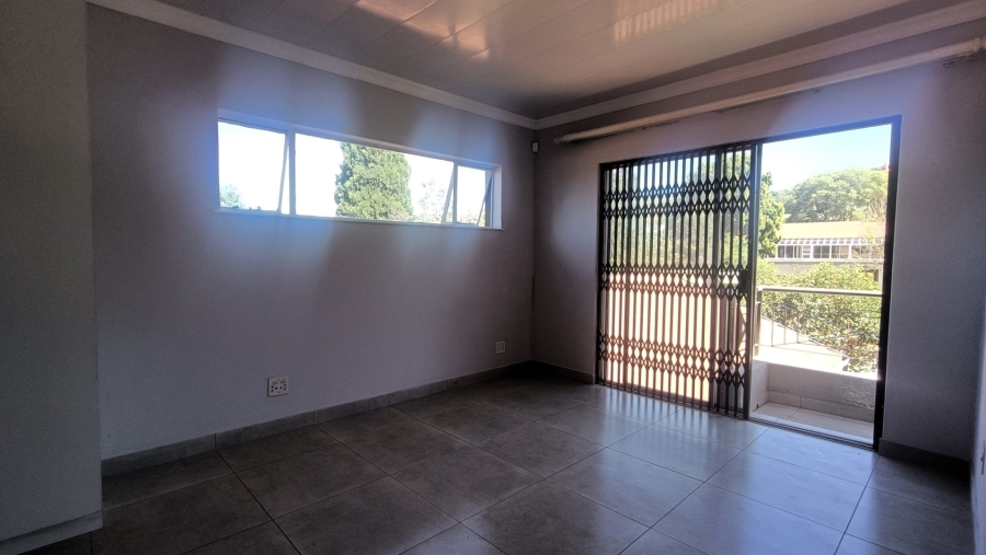 5 Bedroom Property for Sale in Mulbarton Gauteng