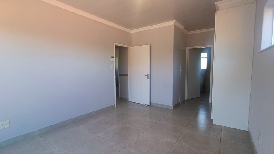 5 Bedroom Property for Sale in Mulbarton Gauteng