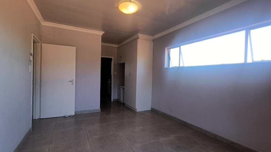 5 Bedroom Property for Sale in Mulbarton Gauteng