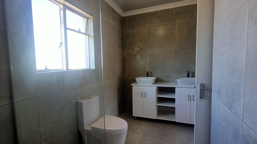 5 Bedroom Property for Sale in Mulbarton Gauteng