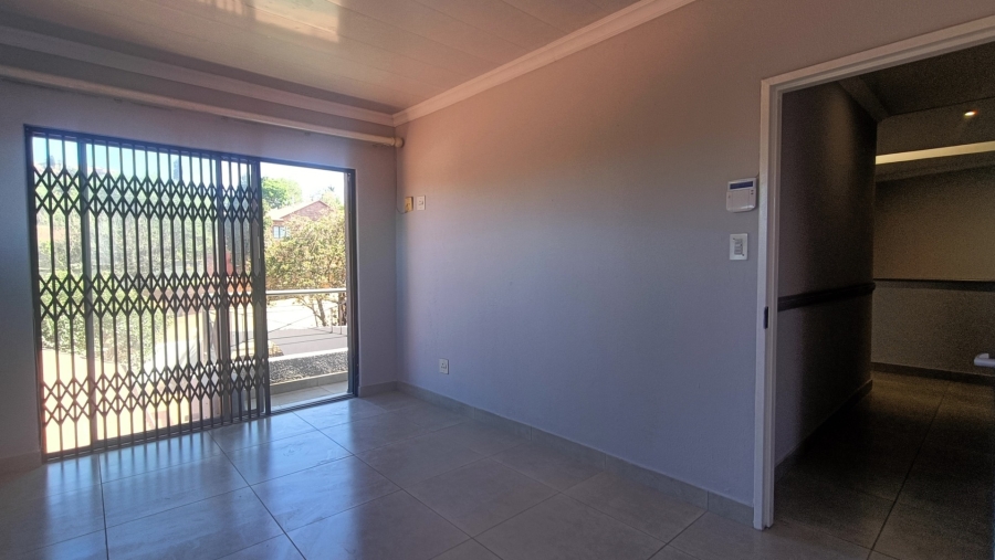 5 Bedroom Property for Sale in Mulbarton Gauteng