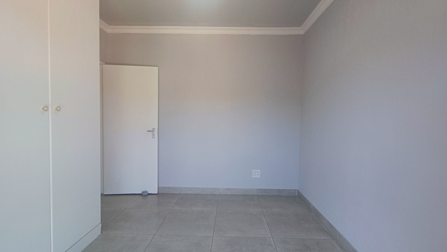 5 Bedroom Property for Sale in Mulbarton Gauteng