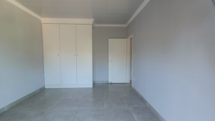 5 Bedroom Property for Sale in Mulbarton Gauteng