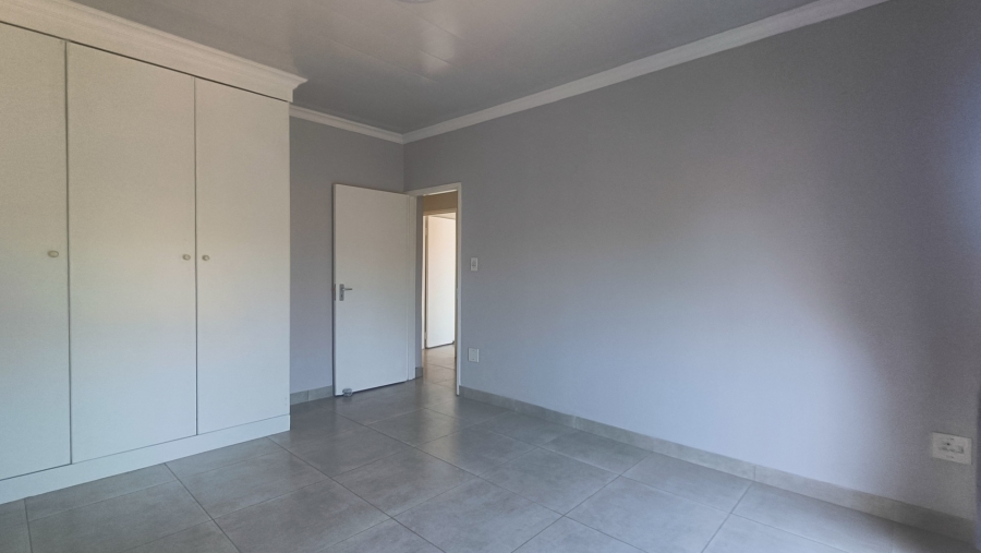 5 Bedroom Property for Sale in Mulbarton Gauteng