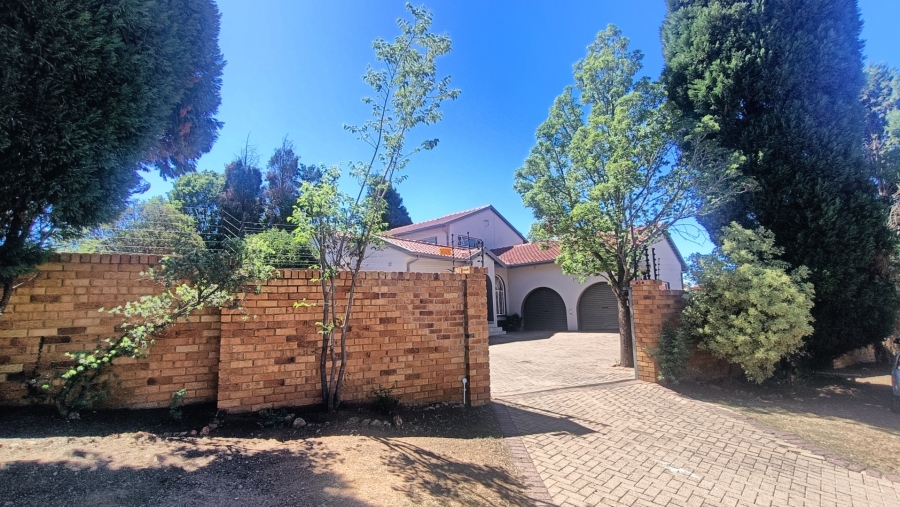 5 Bedroom Property for Sale in Mulbarton Gauteng