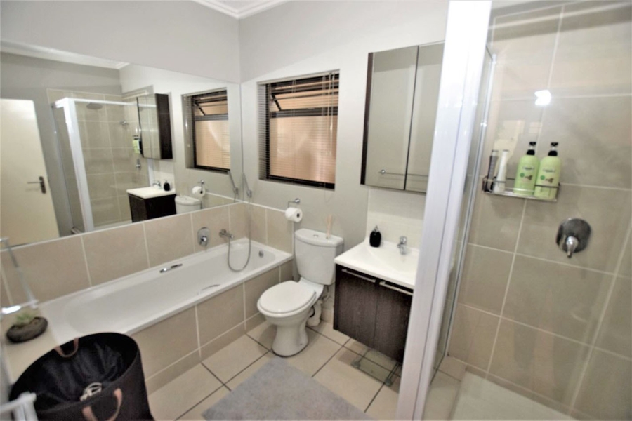 1 Bedroom Property for Sale in Bryanston Gauteng