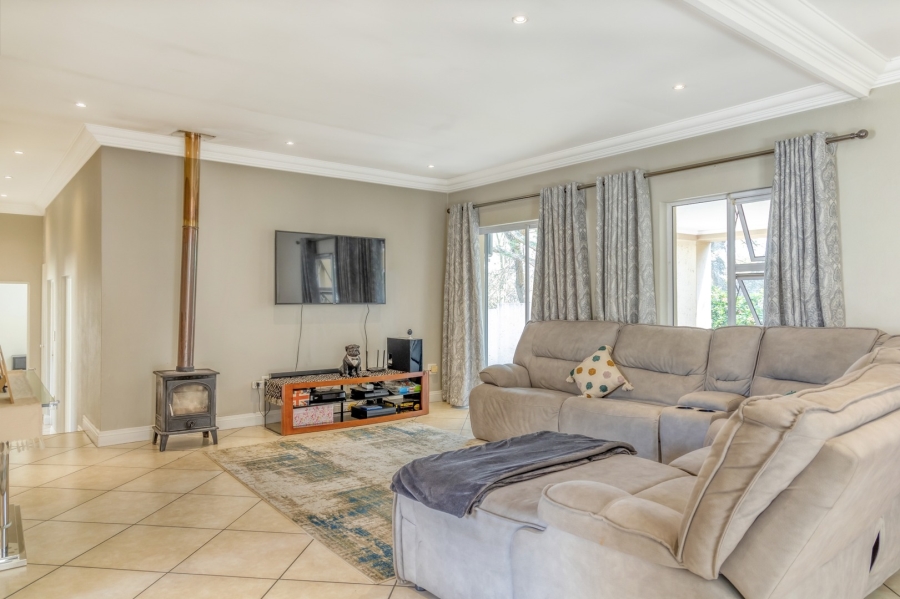 4 Bedroom Property for Sale in Cedar Lakes Gauteng