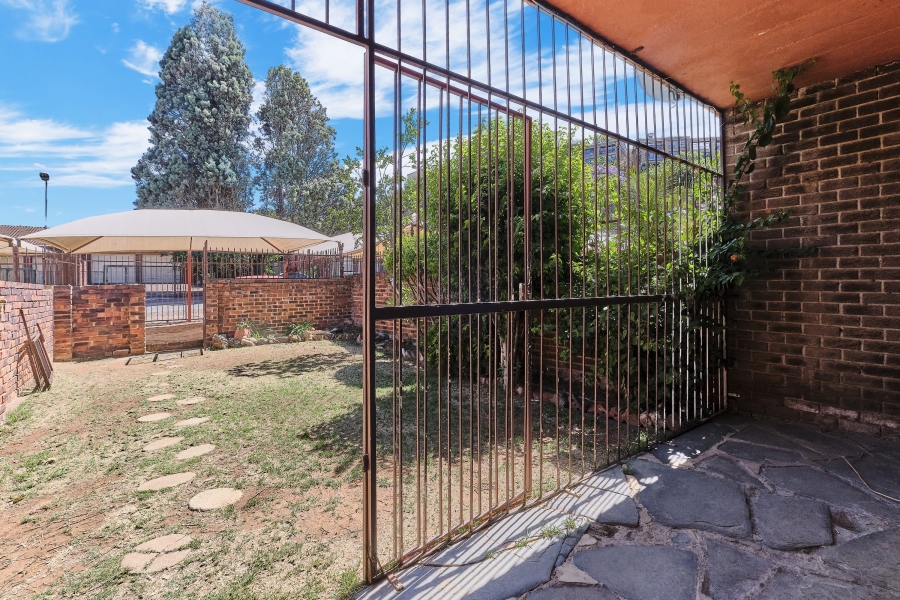 2 Bedroom Property for Sale in Windsor East Gauteng