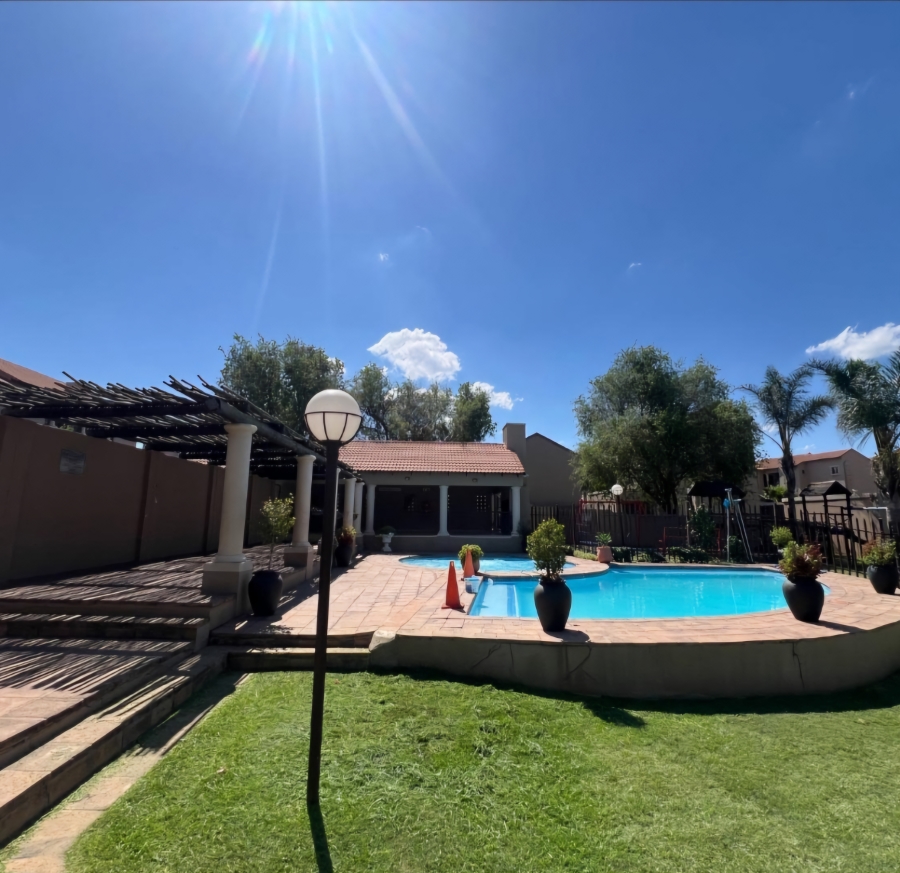 2 Bedroom Property for Sale in North Riding Gauteng