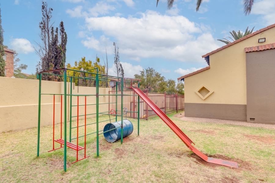 1 Bedroom Property for Sale in Vorna Valley Gauteng