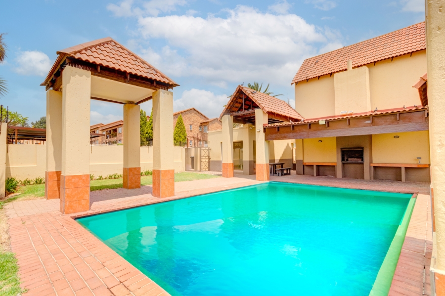 1 Bedroom Property for Sale in Vorna Valley Gauteng